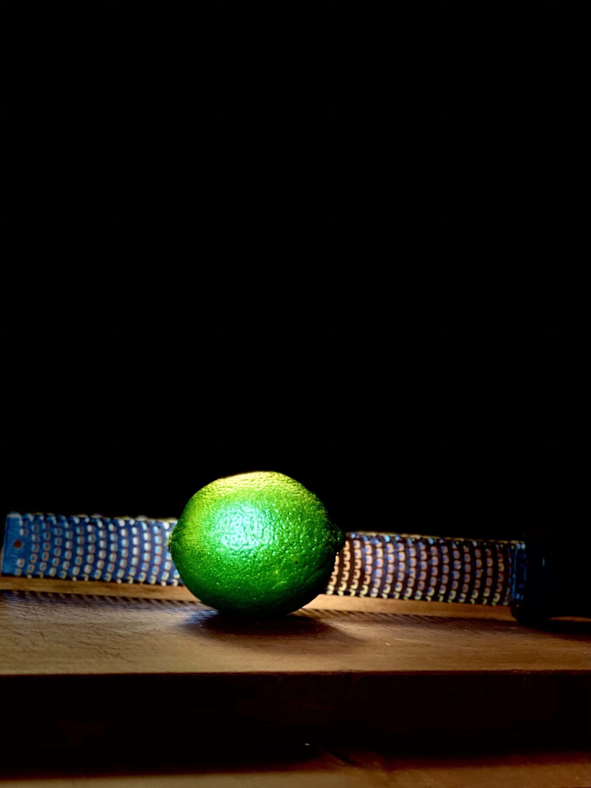 Lime w zester Zesting limes